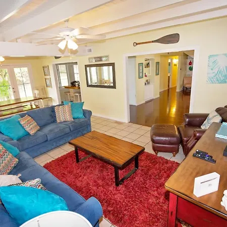 Blues Escape 4000 Sqft. A Few Steps To Canyon Lake